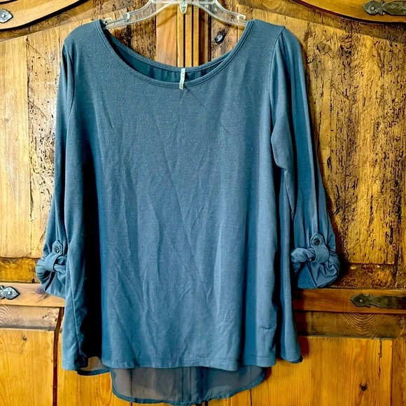 Elbow sleeve length grey top with spilt sheer back. - Picture 1 of 5